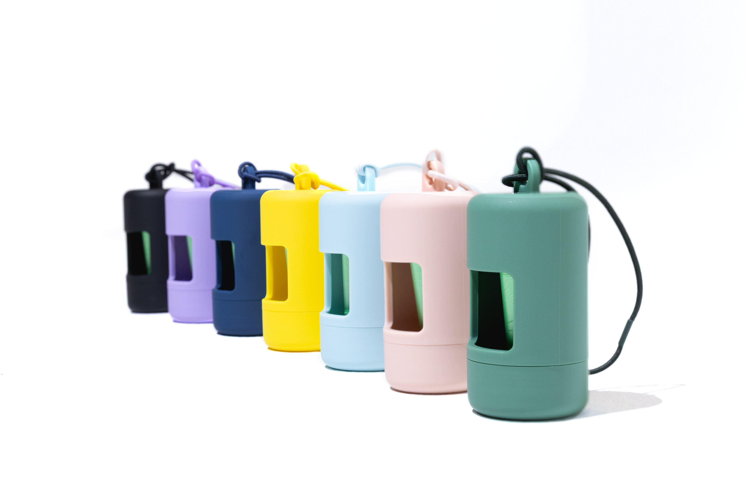 porta saquinhos para passeio com cães Bugz Pets nas cores preto, azul marinho, verde água, rosa claro, amarelo, verde escuro e roxo