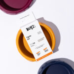 tigela de silicone para cães e gatos Bugz Pets nas cores laranja, azul e bordô