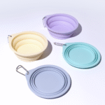 tigela retrátil de silicone para cães e gatos Bugz Pets nas cores roxa, verde, amarela e azul