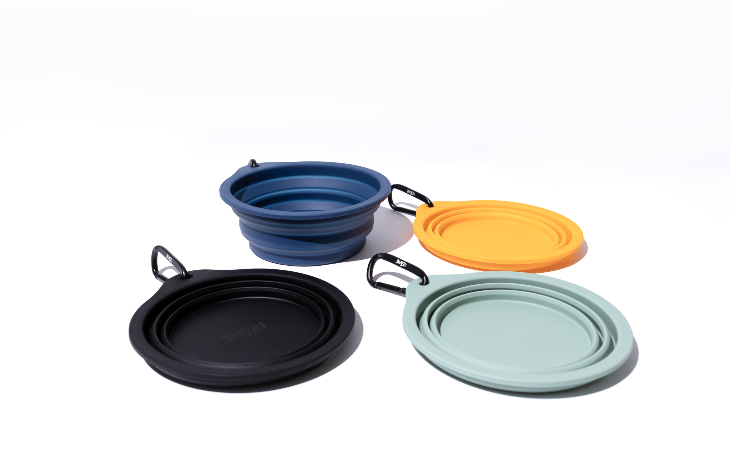 tigela retrátil de silicone para cães e gatos Bugz Pets nas cores preta, laranja, verde e azul