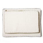 Cama Brisa vista de cima, mostrando o formato amplo e a superfície confortável.